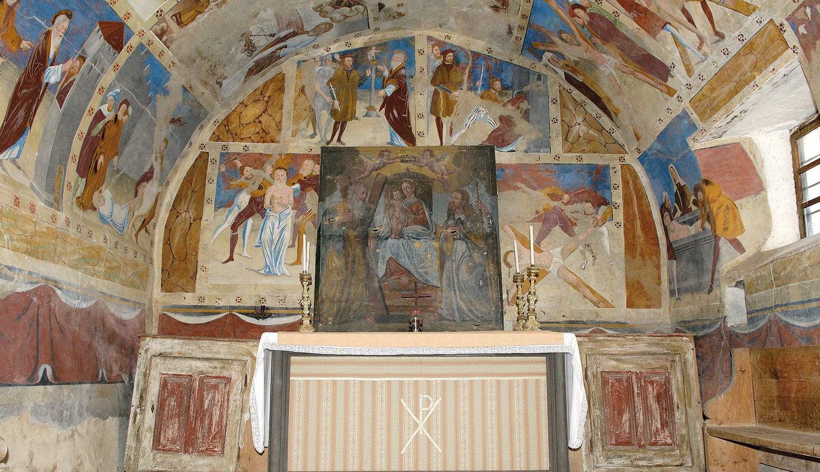 Altare e affreschi - Cappella di Horres, Bardonecchia