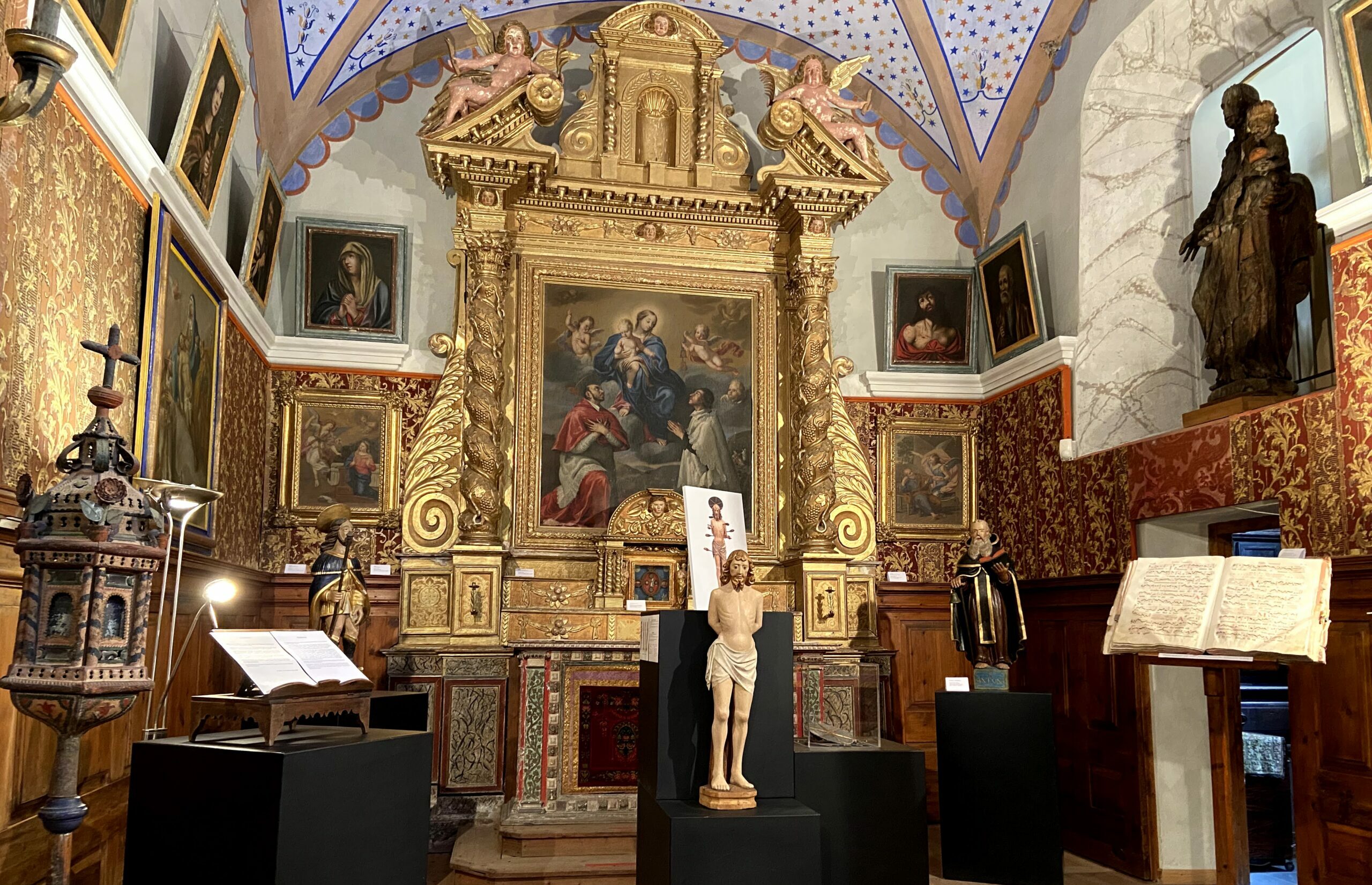 Interno del Museo di Arte Religiosa Alpina di Melezet